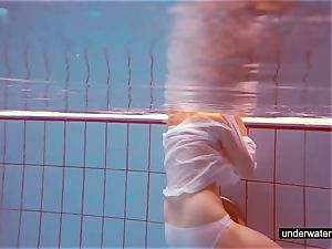 ultra-cute sandy-haired plays nude underwater