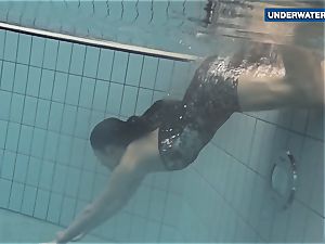 showing bright titties underwater makes everyone wild